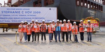IPC TPK LAYANI PERUSAHAAN PELAYARAN OMAN MASUK PASAR INDONESIA