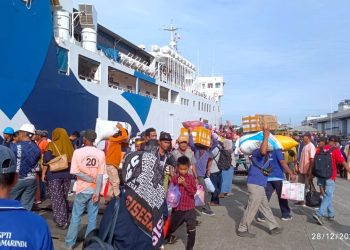 Mudik Via Laut: Ketika Dermaga Menjadi Titik Haru Perjalanan Pulang