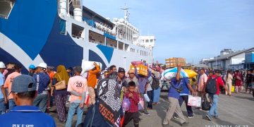 Mudik Via Laut: Ketika Dermaga Menjadi Titik Haru Perjalanan Pulang