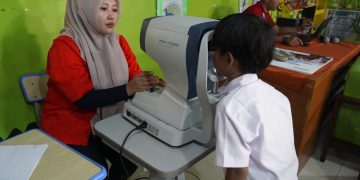 Pelindo Peduli Mata Anak: Pemeriksaan Mata Gratis Tingkatkan Konsentrasi Belajar Siswa SD Tanjung Priok