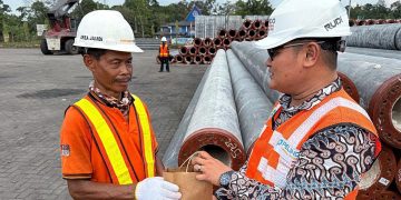 Bagikan Makanan Gratis  Untuk TKBM dan Pengemudi Truk, IPC TPK Dorong Peningkatan Produktivitas Pelabuhan