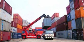 Mengenal Dunia Stevedoring: Garda Depan Bongkar Muat di Pelabuhan