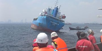 Pelindo Sunda Kelapa Bersama KSOP Evakuasi ABK Kapal Petikemas Miring di Pelabuhan Sunda Kelapa