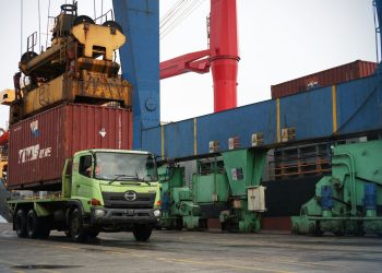TPK Ternate Catat Pertumbuhan Positif Arus Peti Kemas Sepanjang 2025