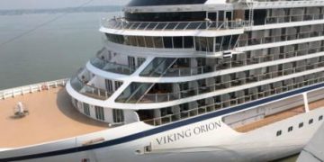 Pelindo Regional 3 Sambut Kapal Pesiar MS Viking Orion dengan Musik Angklung