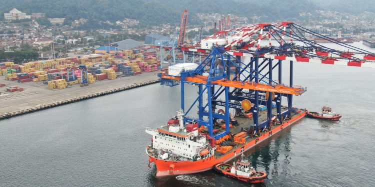 IPC TPK Panjang Perbesar Kapasitas Bongkar Muat dengan QCC Post Panamax