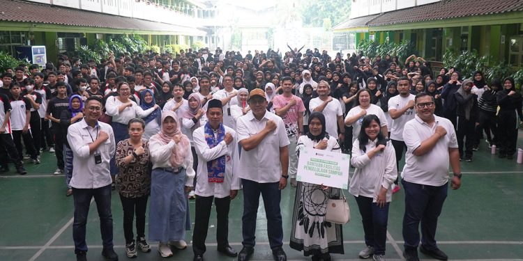 Sasar Generasi Muda Jakarta Utara, IPC TPK Kenalkan Industri Petikemasdan Salurkan Fasilitas Kebersihan
