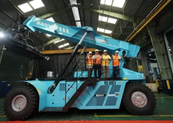 Dorong Produktivitas dan Layanan Terminal, JICT Resmikan Side Loader dan Reach Stacker Listrik