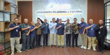 Direksi Pelindo Tinjau Kegiatan Operasional di Terminal Teluk Lamong