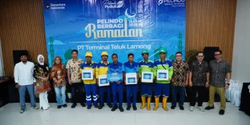 Melalui Pelindo Berbagi Ramadan, Terminal Teluk Lamong Bagikan Sembako Gratis dan Santunan Anak Yatim