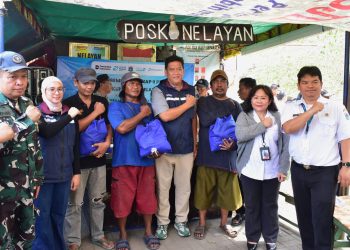 Pelindo Regional 2 Tanjung Priok Salurkan 1.040 Paket Sembako kepada Nelayan Kalibaru melalui Program NPEA Berbagi Tahun 2026