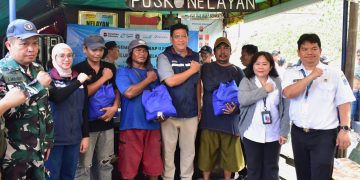 Pelindo Regional 2 Tanjung Priok Salurkan 1.040 Paket Sembako kepada Nelayan Kalibaru melalui Program NPEA Berbagi Tahun 2026
