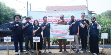 Pelindo Dukung Restorasi Ekosistem Pesisir Muara Gembong melalui Penanaman Mangrove dan Bantuan Air Bersih