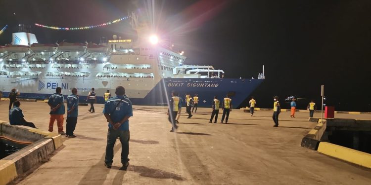 PELABUHAN MAUMERE TETAP LAYANI KAPAL RO-RO DAN PENUMPANG