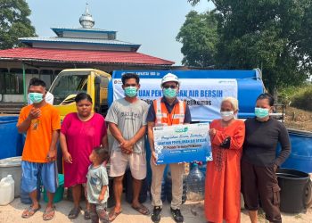 Tanggap Bencana Kemarau dan Kabut Asap Kalimantan, Pelindo Salurkan 70 Tangki Air Bersih dan Masker ke Warga