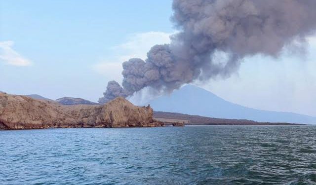 Krakatau: Gunung Api yang Pernah Mengguncang Dunia dari Selat Sunda