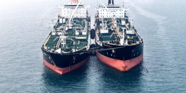 Pelindo Kembali Layani Ship-to-Ship di Nipa, Perkuat Peran Indonesia di Jalur Pelayaran Internasional